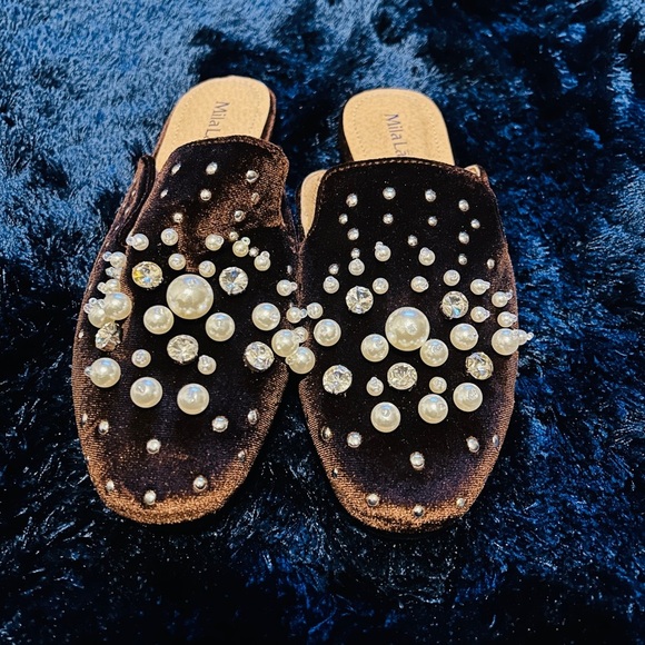 Pearl, stud & Rhinestone slipon mules, chocolate brown velour slides, women sz 7 - Picture 3 of 4